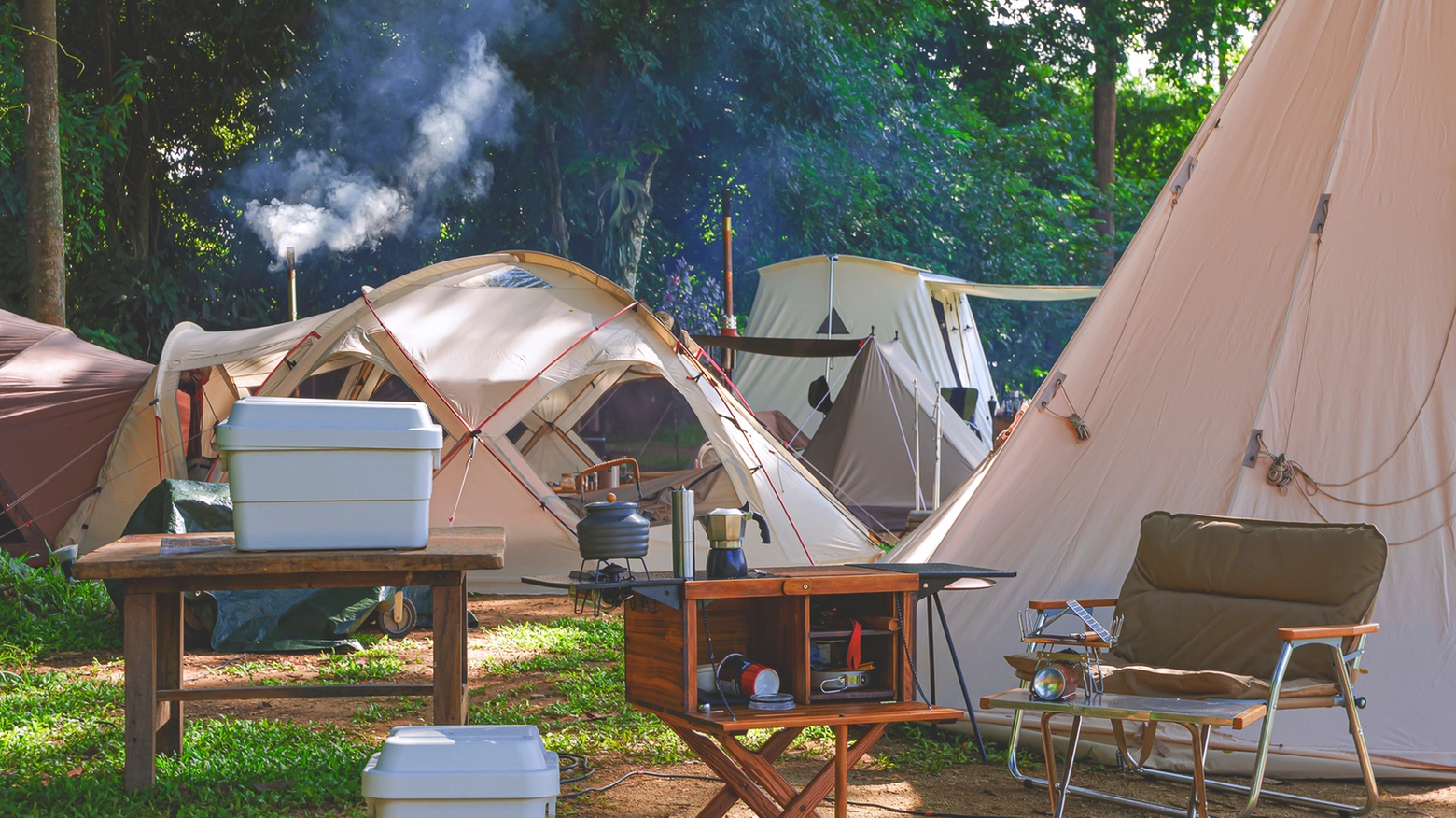 Cosa portare in campeggio: Top 10 oggetti essenziali - Idee di viaggio -  The Wom Travel