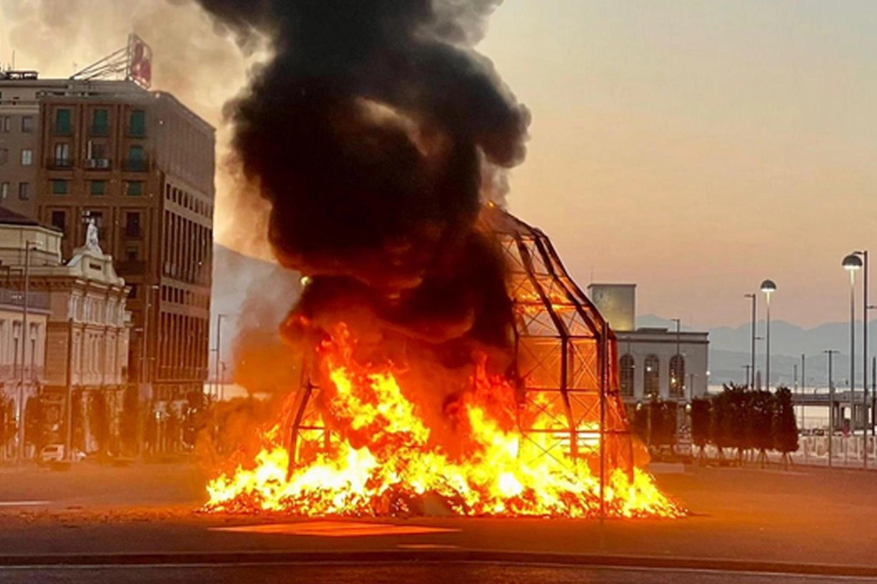 L’opera vandalizzata  A fuoco la ’Venere degli stracci’  Un clochard incastrato dai video