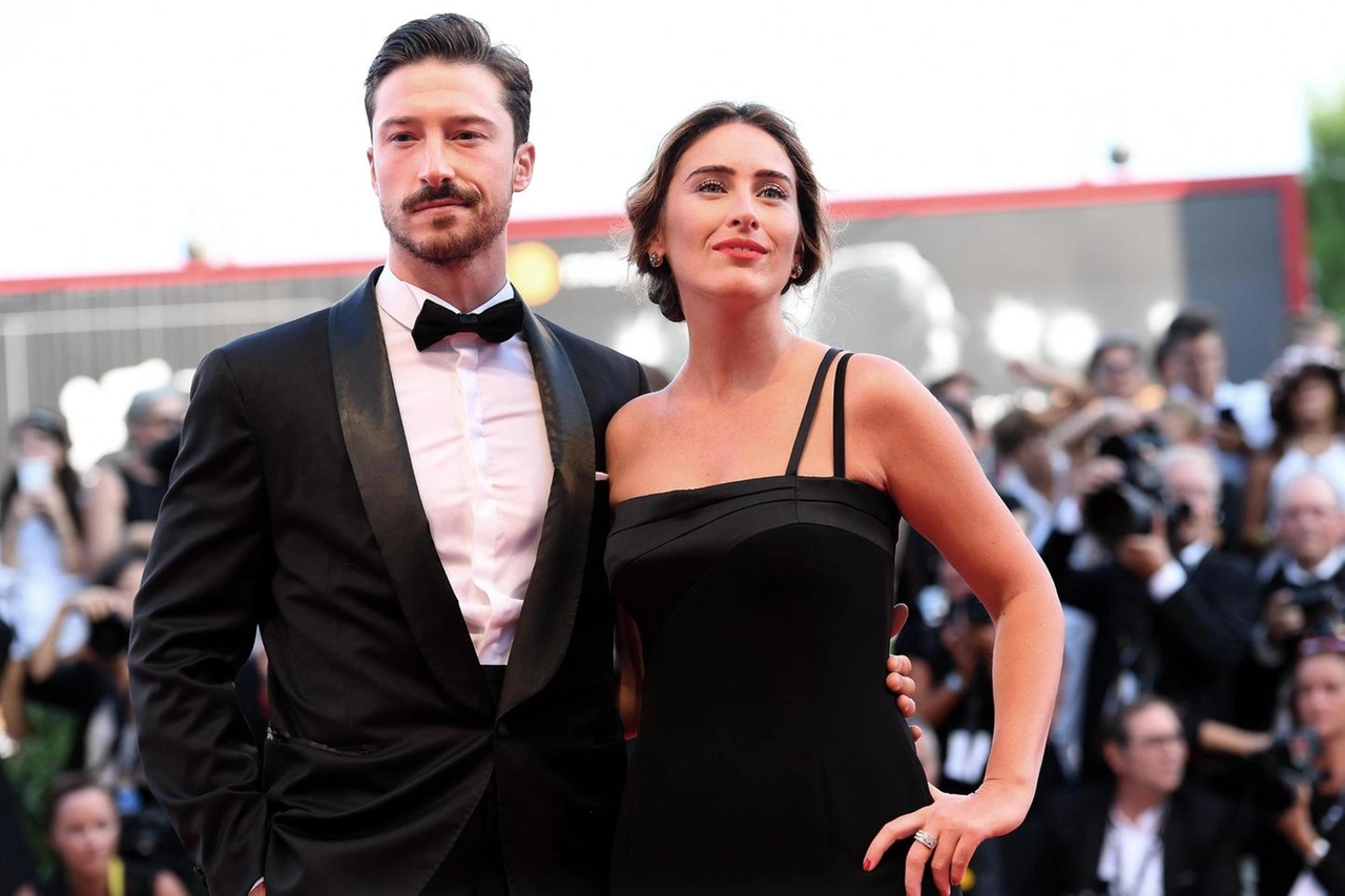 Maria Elena Boschi con il fratello Pier Francesco a Venezia (Ansa)