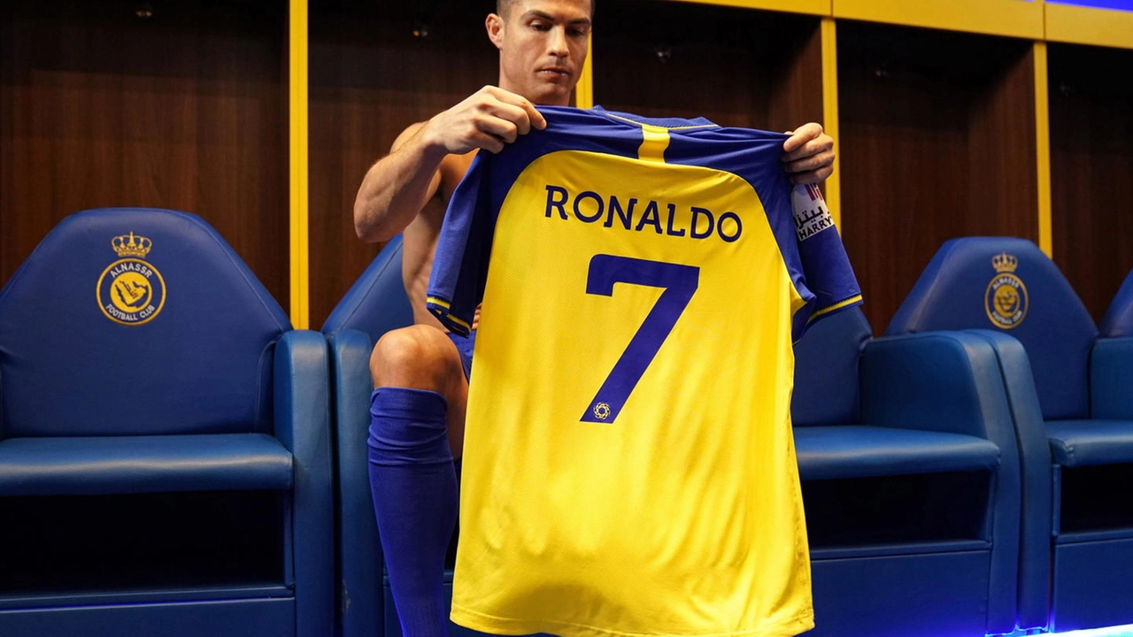 Cristiano Ronaldo con la maglia dell'Al-Nassr (Ansa)