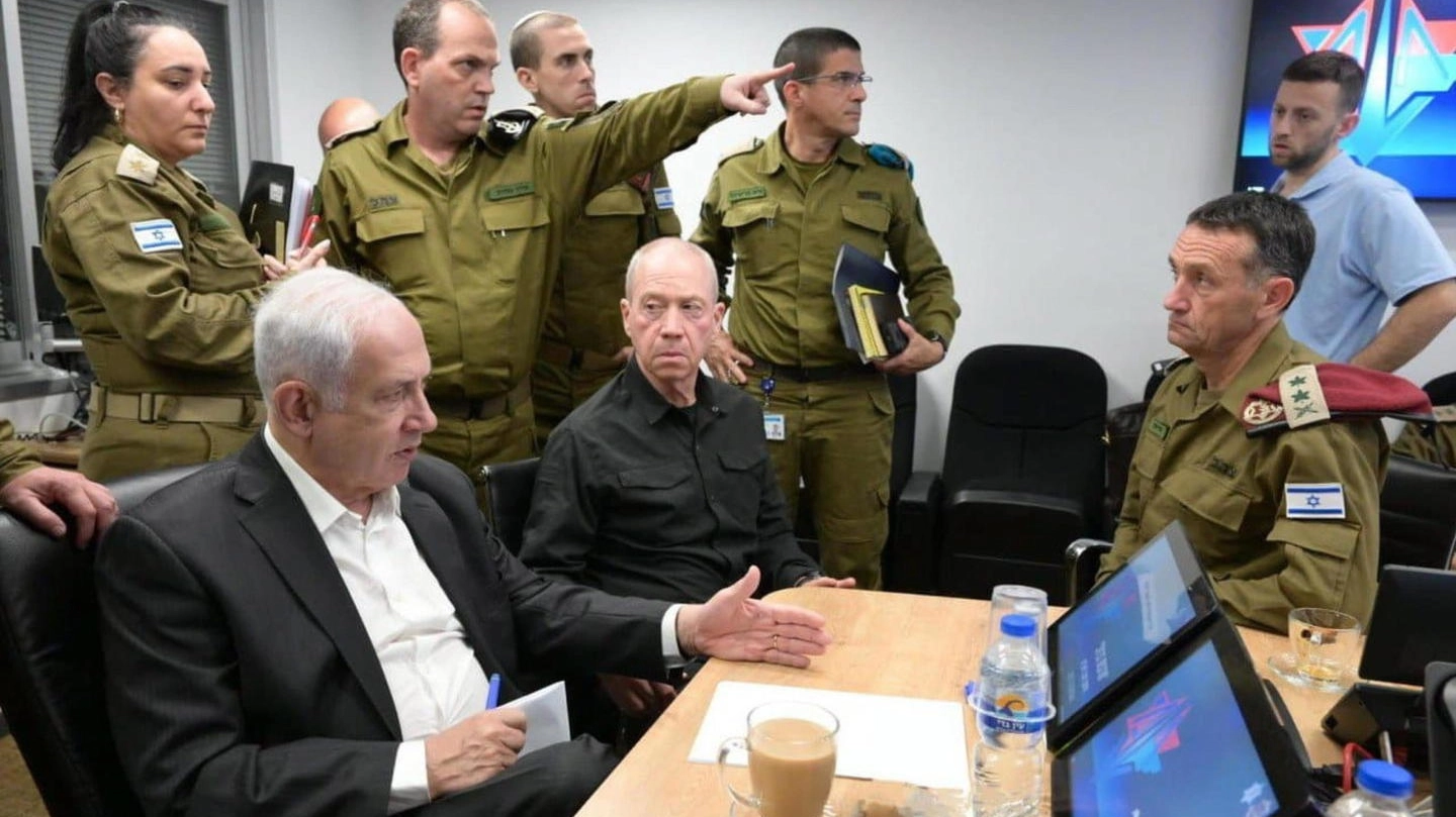 Il premier israeliano Benjamin Netanyahu a un vertice per decidere le prossime mosse
