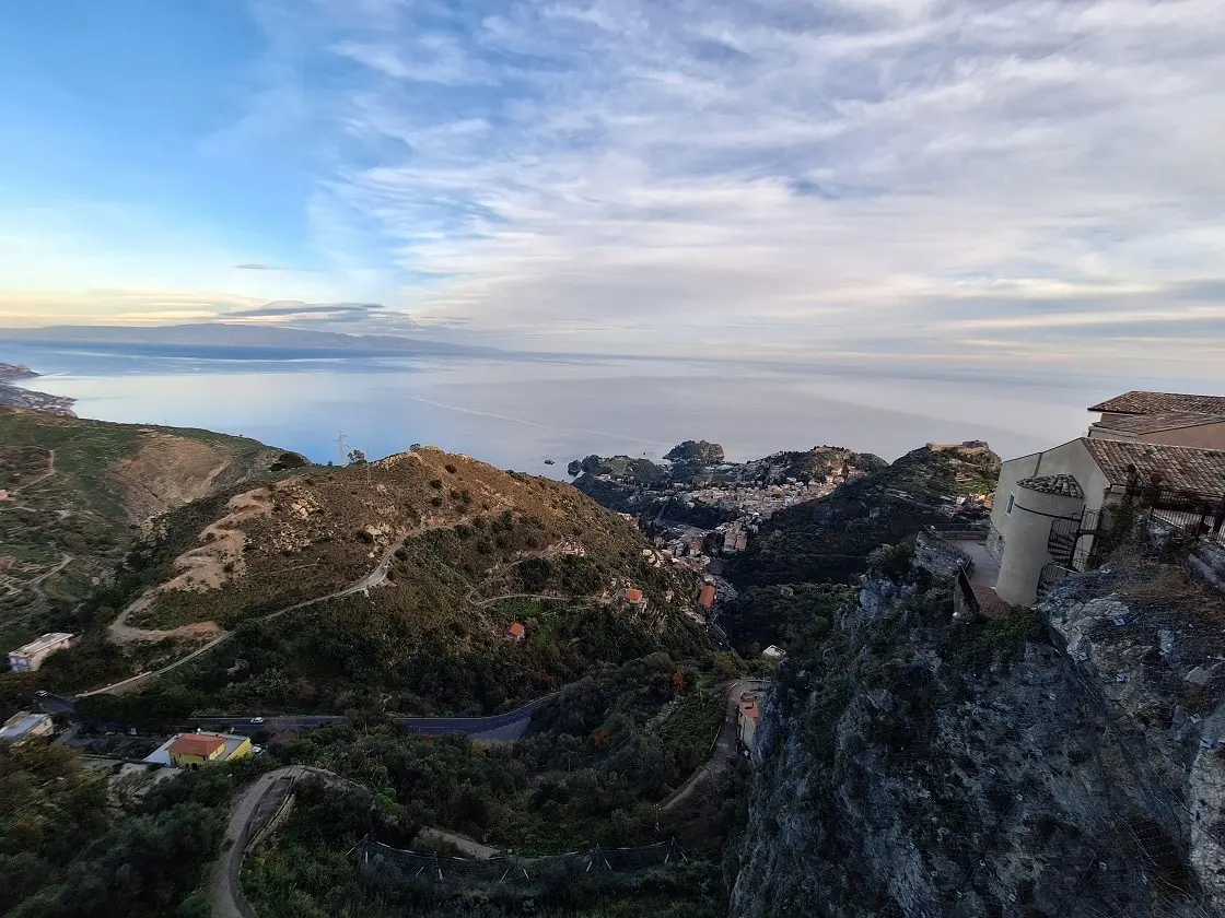 Castelmola, bomboniera di pietra fra mare e infinito