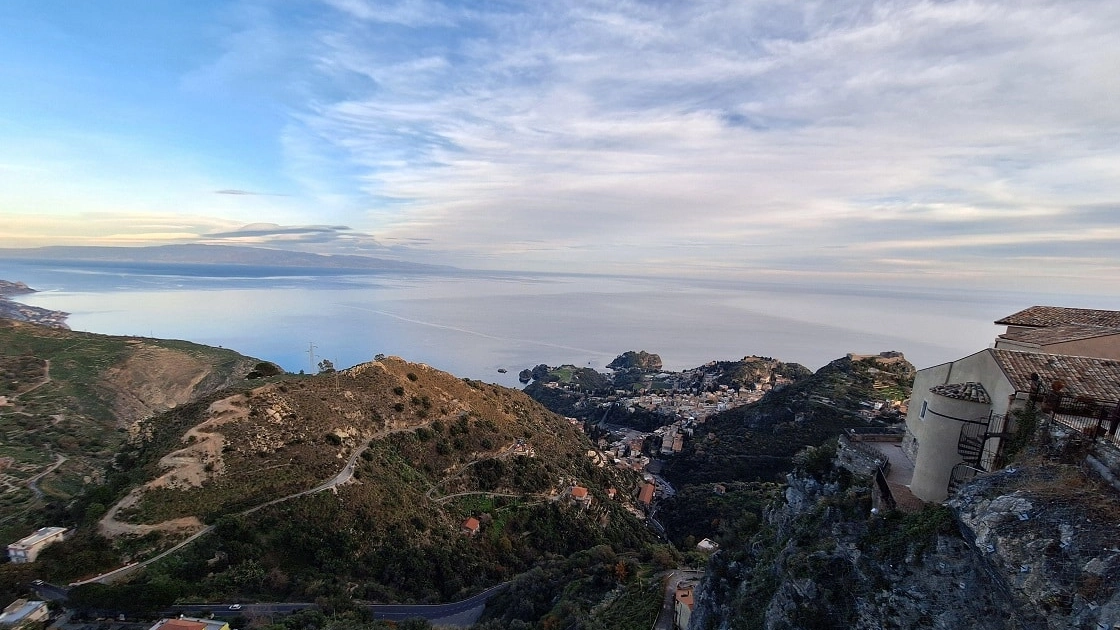 Castelmola, bomboniera di pietra fra mare e infinito