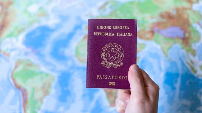 Caos passaporti: vacanze a rischio