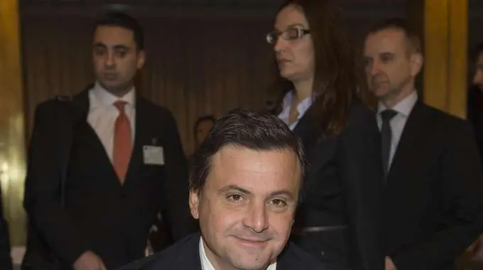 Mediaset: Calenda,scalata inappropriata