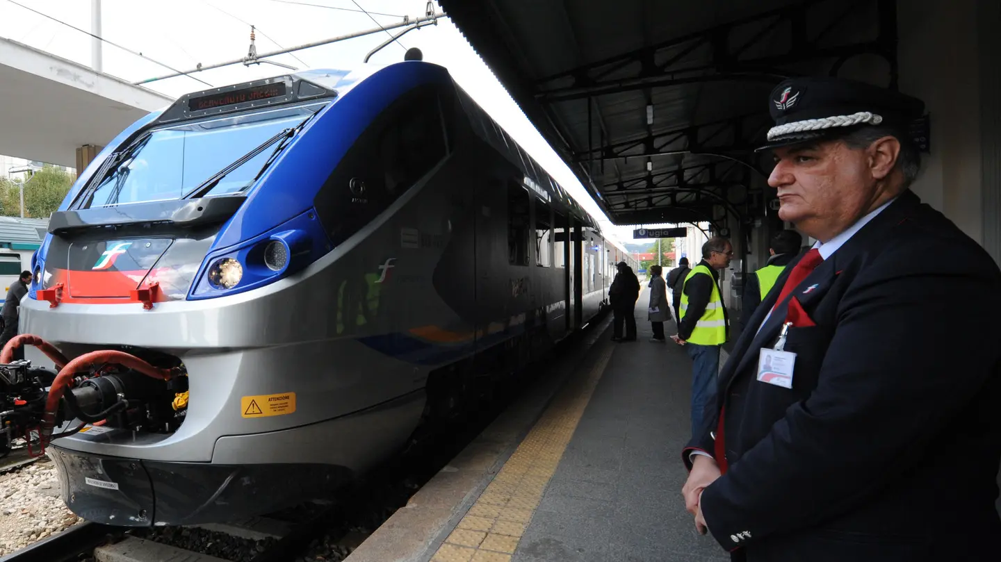 Atti vandalici, treni ancora presi di mira