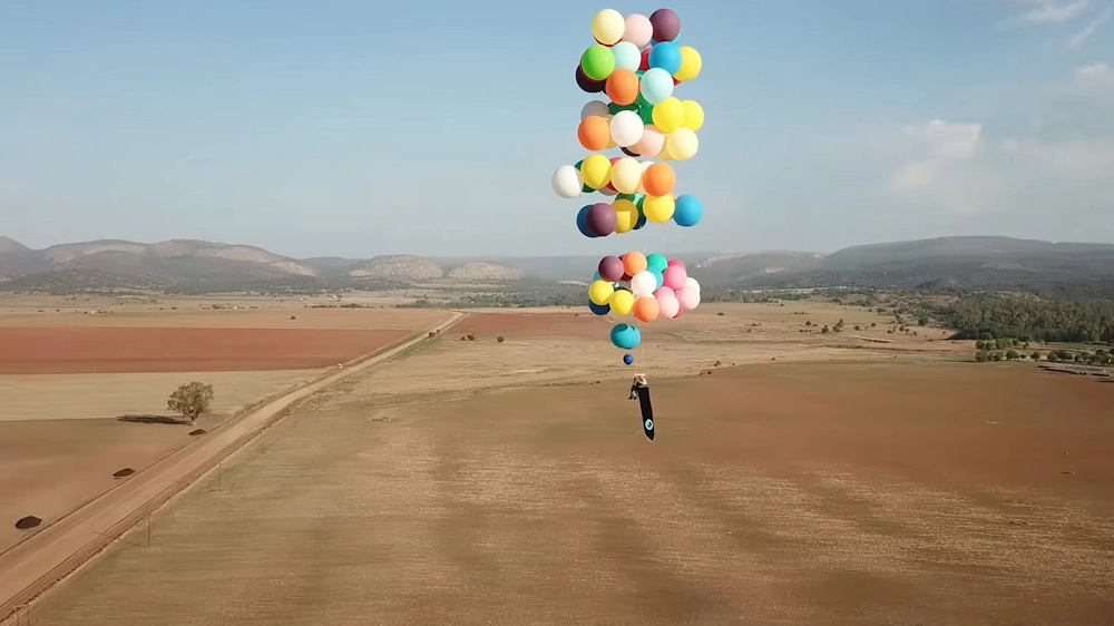 Volare come nel nel Up (Foto: The Adventurists/YouTube)