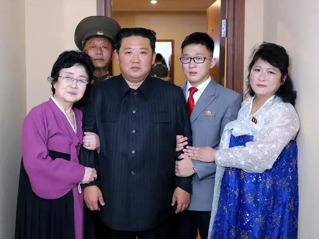 Corea del Nord, Kim Jong Un regala una casa all'annunciatrice tv fedele