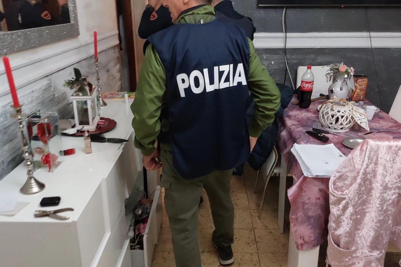  ROMA. OPERAZIONE ANTIDROGA A TOR BELLA MONACA, ARRESTI E PERQUISIZIONI /FOTO(FOTO 2 di 2)