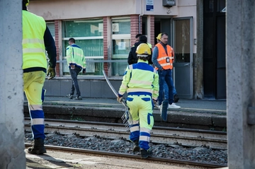 Strage di Brandizzo, l’inquietante ipotesi: gli operai traditi da un treno merci ‘in anticipo’