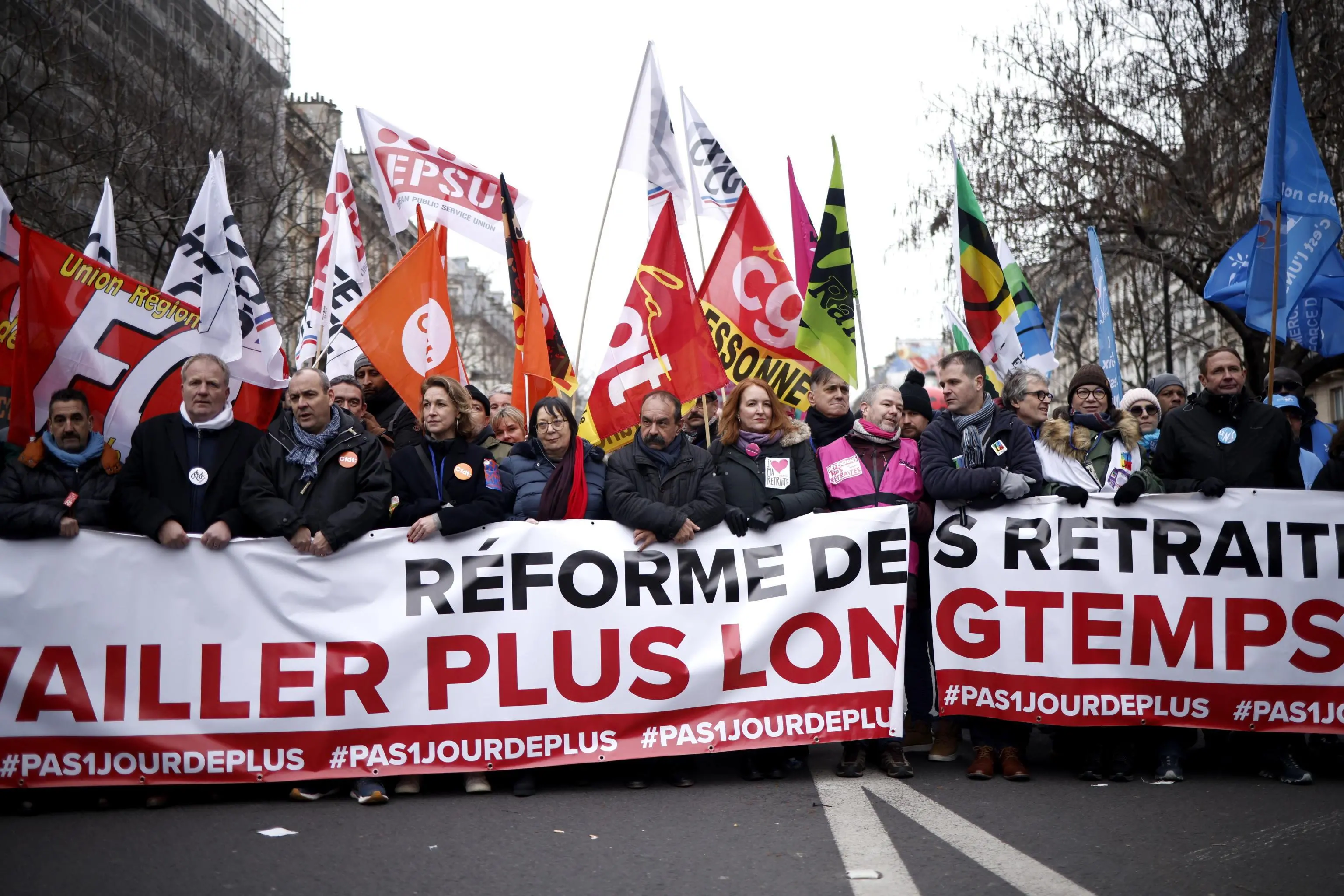 Francia, il Senato adotta la riforma delle pensioni: al lavoro 2 anni in più