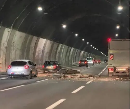 Gallerie autostradali, De Micheli: "Nessun rischio, solo adeguamento"