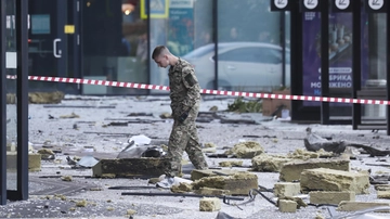 Guerra in Ucraina, droni su Mosca: colpiti due edifici. “Respinto maxi attacco in Crimea”