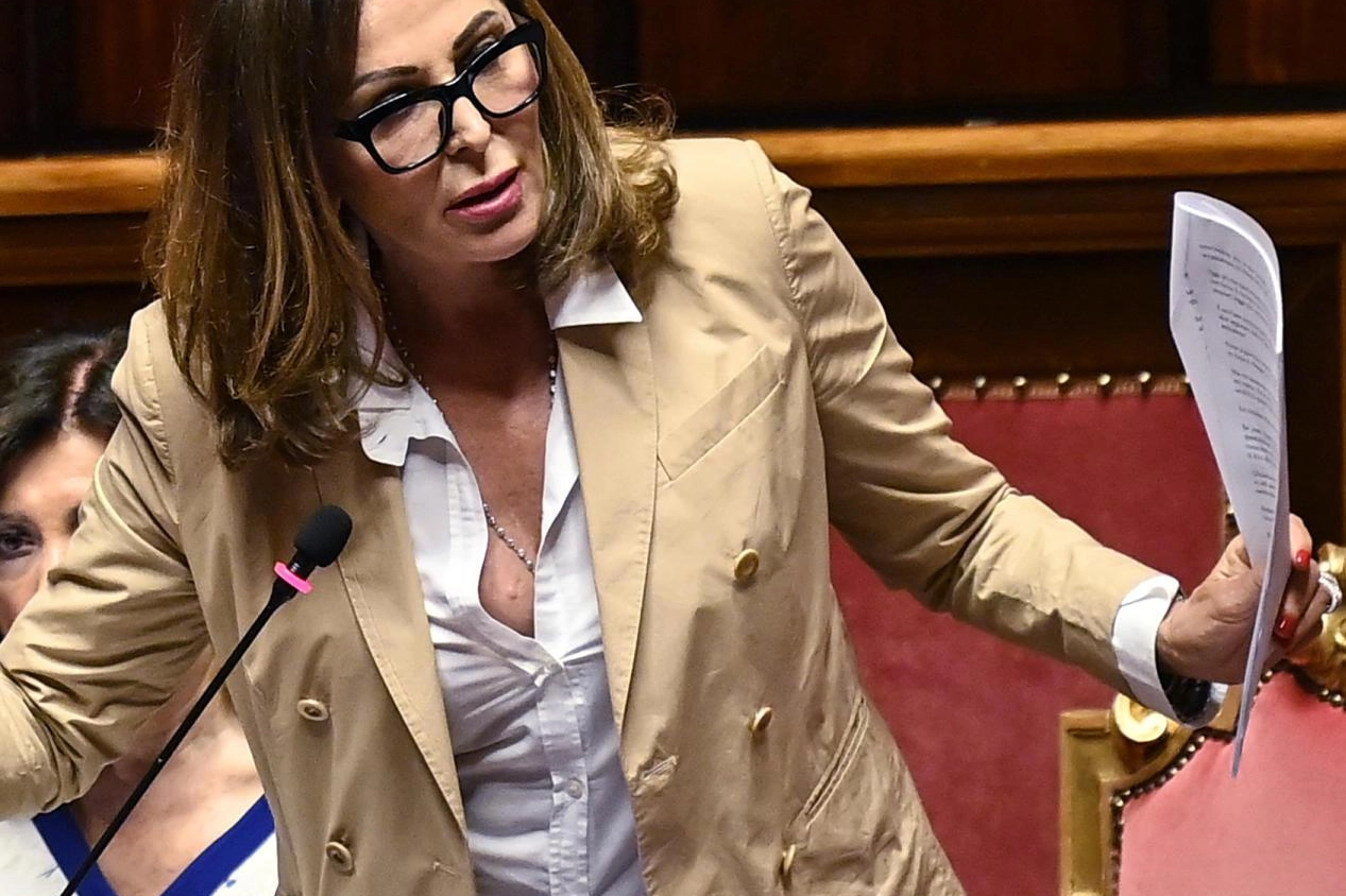 Il caso Santanchè: la ministra si difende in Aula. "Nessun avviso di garanzia". Ma la Procura: è indagata (Ansa)