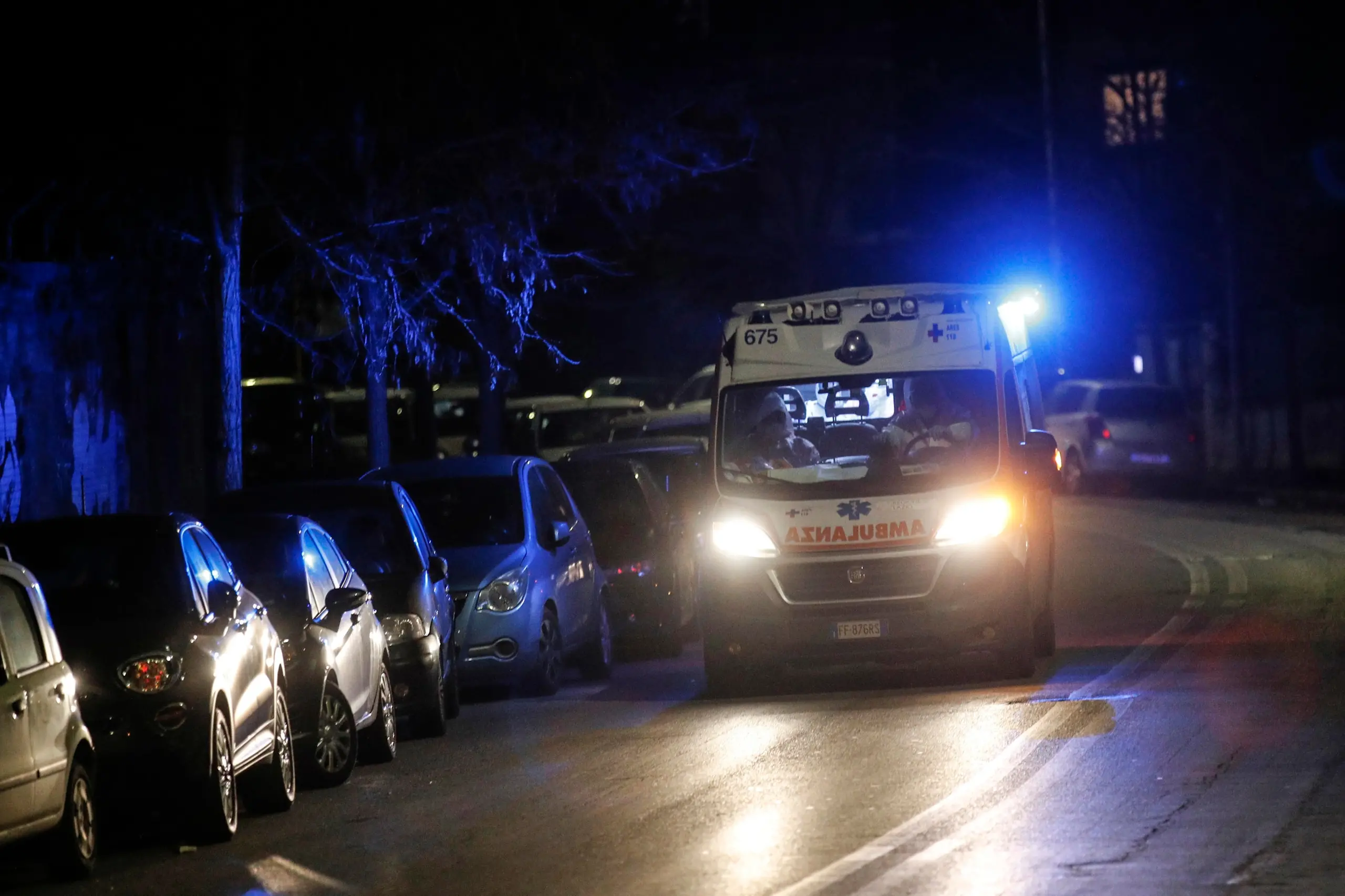 Roma, scatta selfie e cade giù da un ponte: 31enne in gravi condizioni