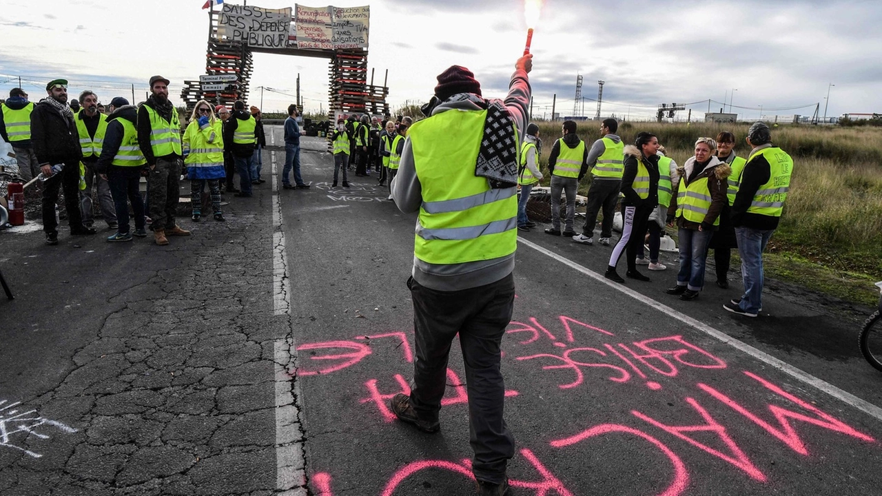 La frangia arrabbiata dei gilet gialli (Lapresse)