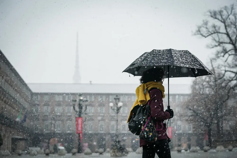 Previsioni meteo, domenica ribaltone gelido. Neve in pianura: ecco dove