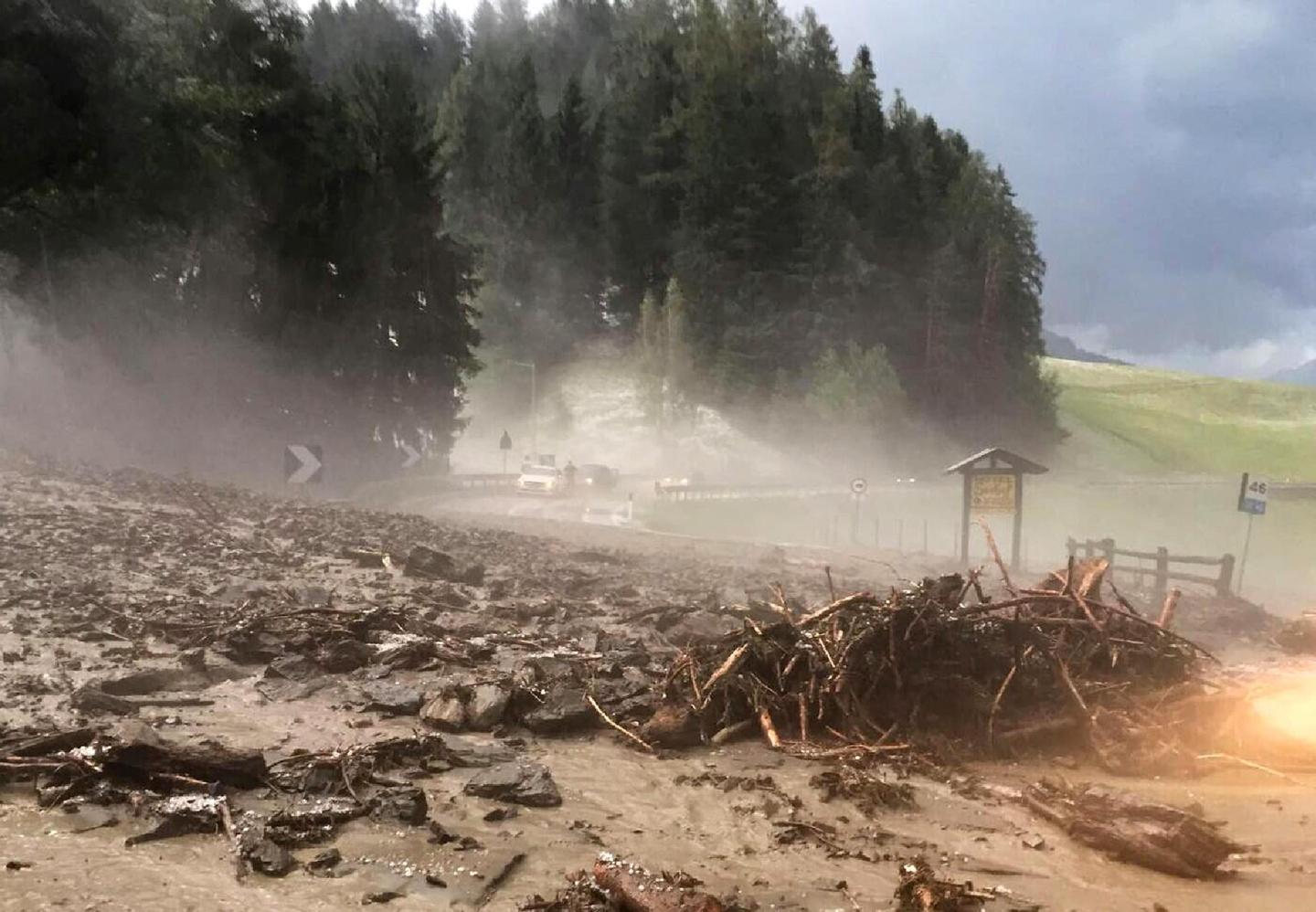 Maltempo frane e treno bloccato in Val Pusteria. Le previsioni meteo