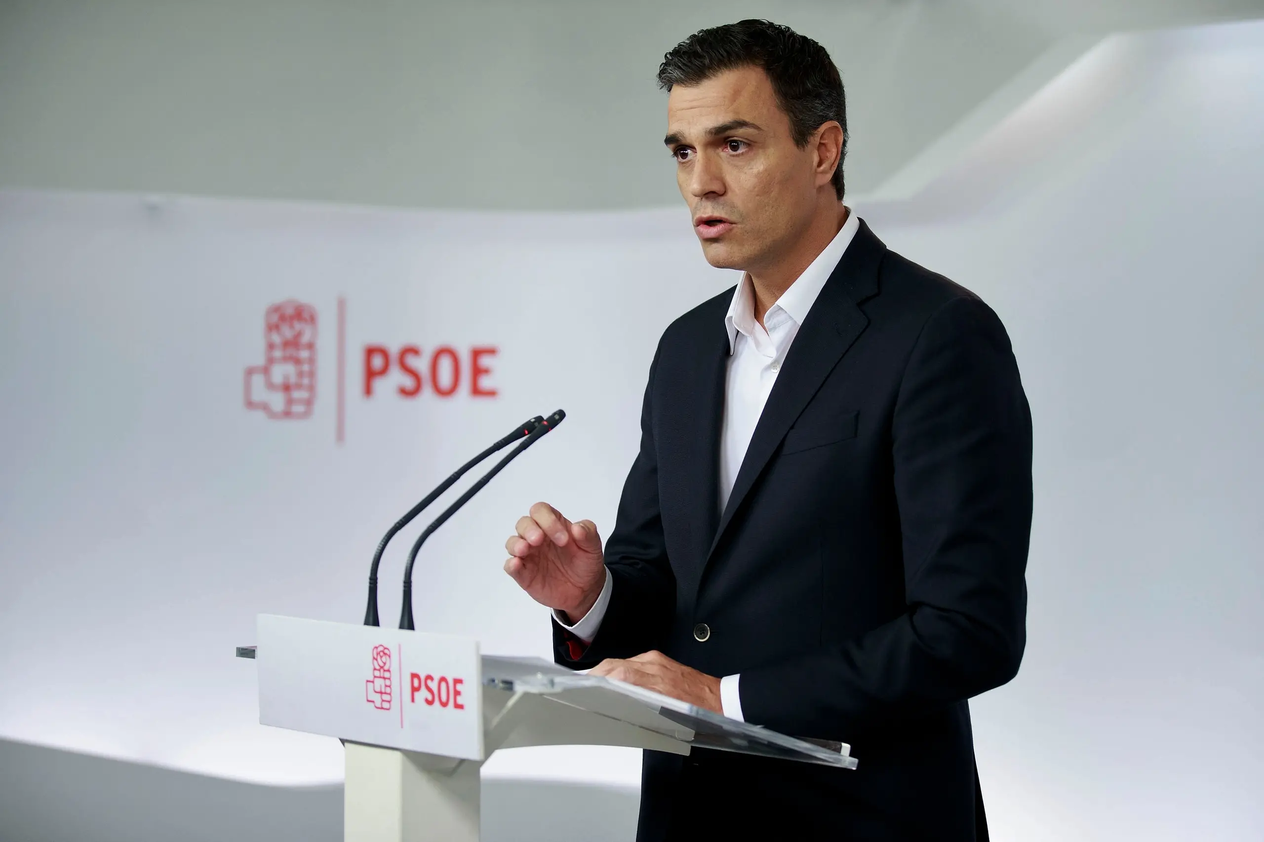 Spagna, il Psoe gli vota contro e Pedro Sanchez si dimette