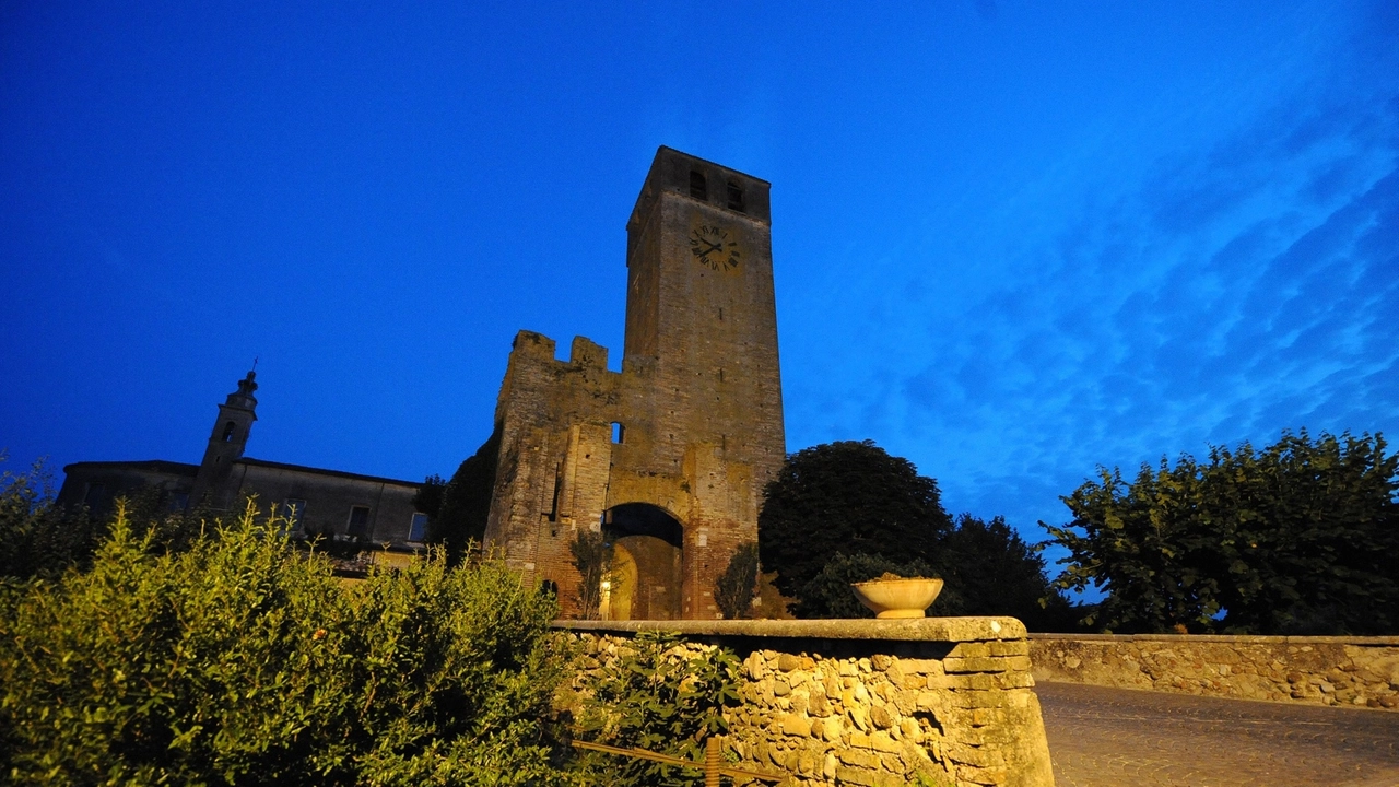 Castellaro Lagusello, una piccola Carcassone a forma di un cuore