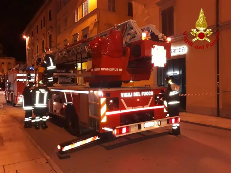 Catania, bomba al distributore di sigarette. Ladro muore nell'esplosione