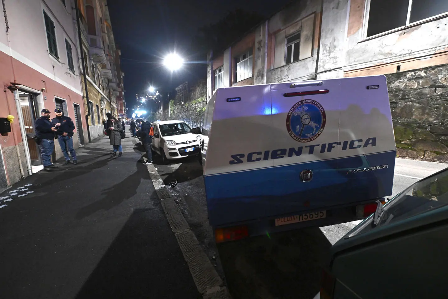 Omicidio-suicidio a Genova: guardia giurata uccide nel sonno la fidanzata, poi si spara