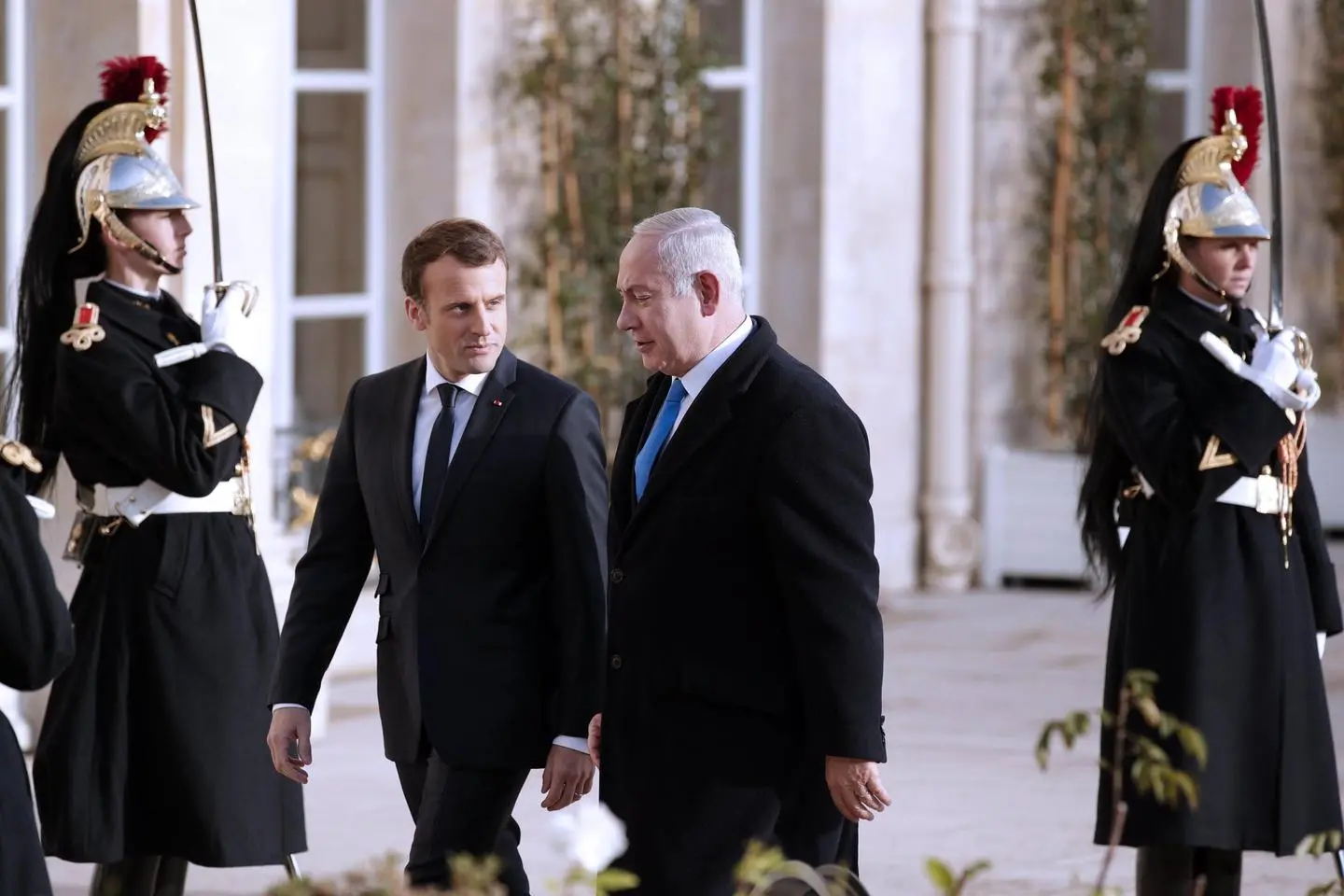 Gerusalemme, Macron a Netanyahu: "Decisione di Trump pericolo per la pace"