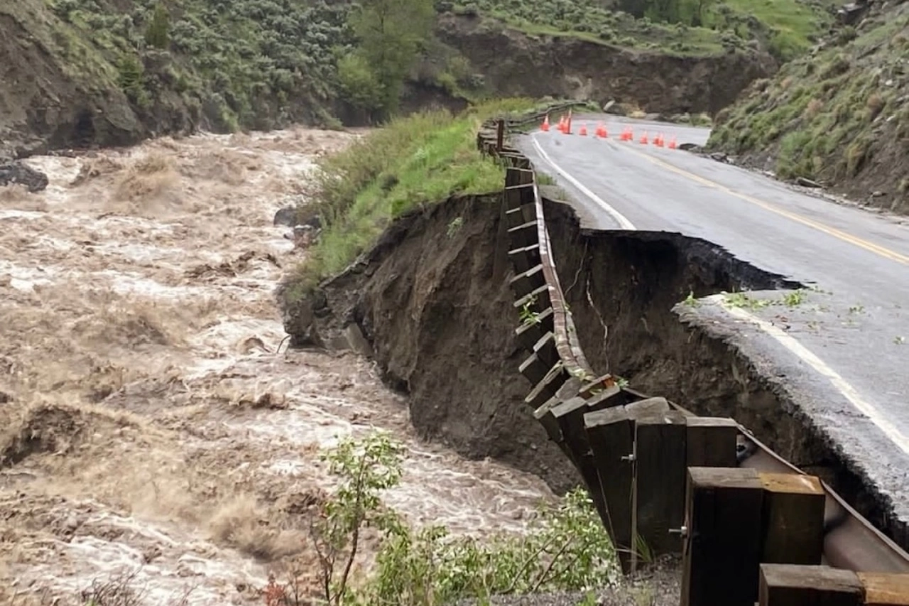 Strada crollata a Yellowstone