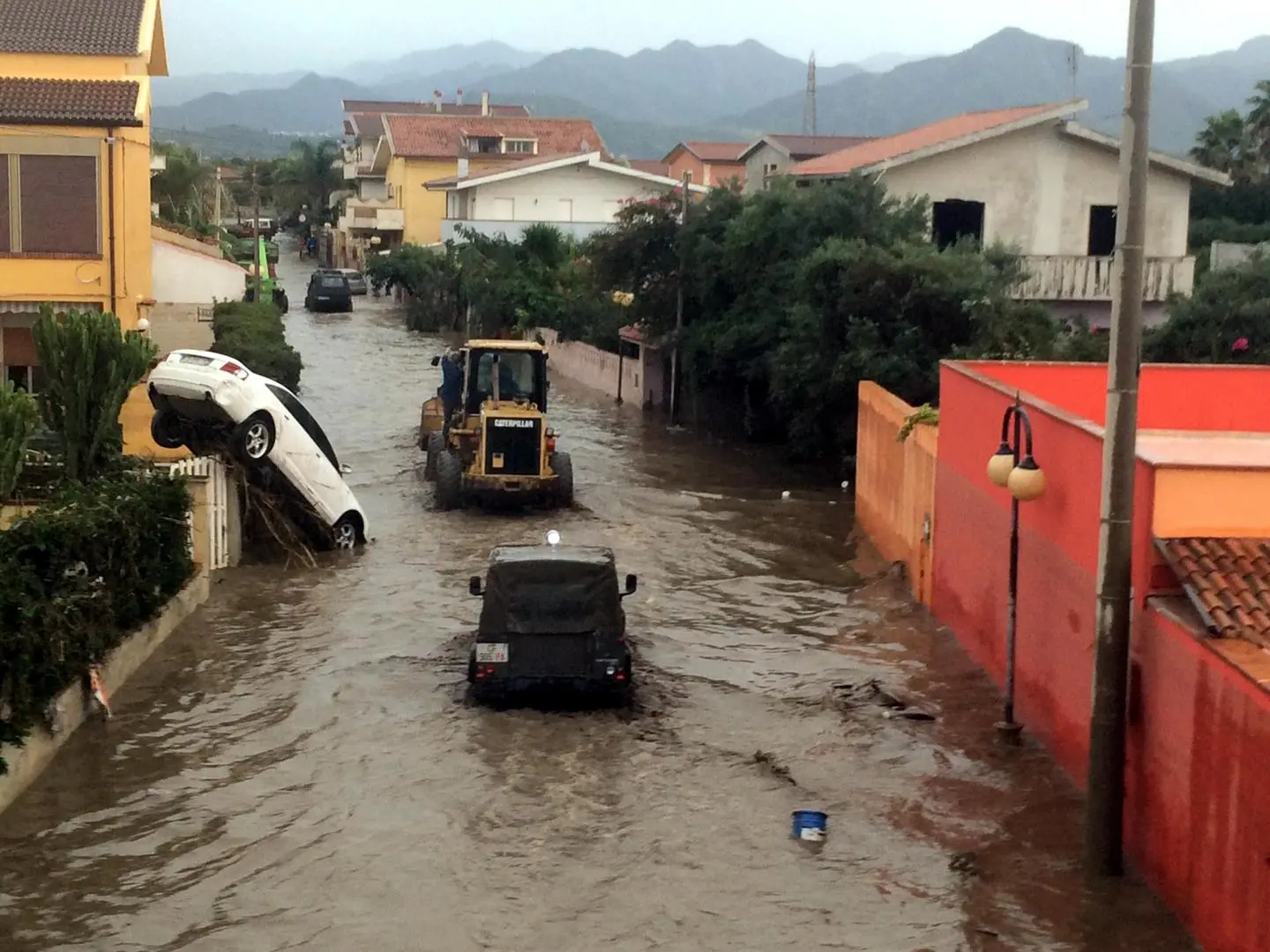 Maltempo In Sicilia, Fiumi Esondati E Auto Travolte Dal Fango