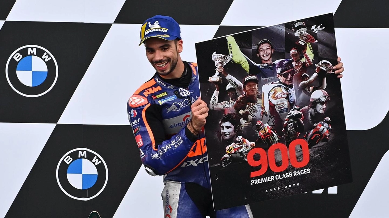 Miguel Oliveira festeggia la vittoria del Gp di Stiria (Ansa)