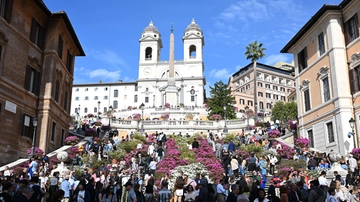 Roma, Sovrintendenza dice no a cancellata su scalinata di Trinità dei Monti