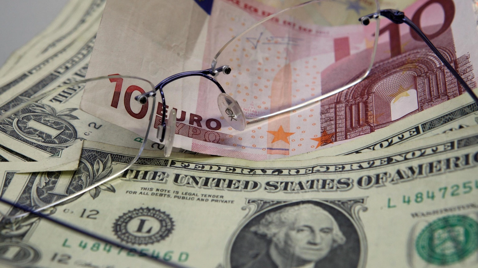 L'euro è in rialzo sul dollaro in avvio a 1,0956