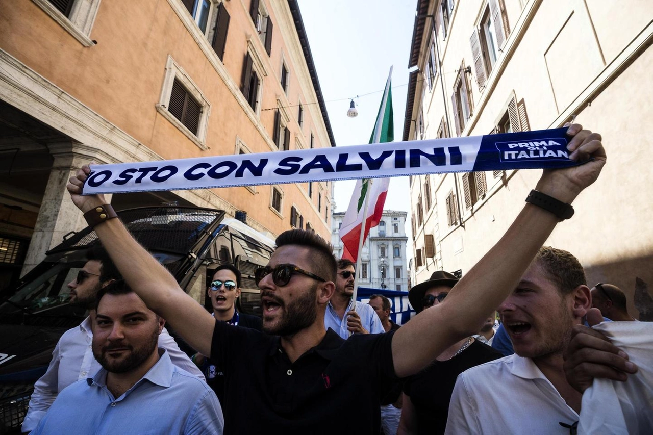 Governo, i leghisti fuori dal Senato (foto Ansa)