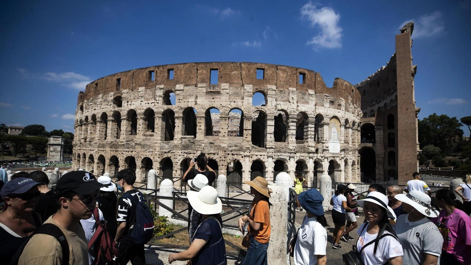 Direttrice Colosseo, 'stop accaparramenti e illegalità ticket'