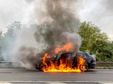 Auto esplosa su tangenziale Napoli era prototipo, Cnr avvia indagine interna