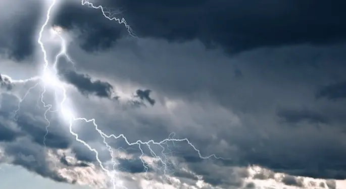 Maltempo Campania, allerta gialla per temporali, grandinate, raffiche di vento