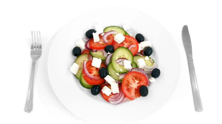L'insalata greca, un piatto tipico della dieta mediterranea - Foto Pixabay