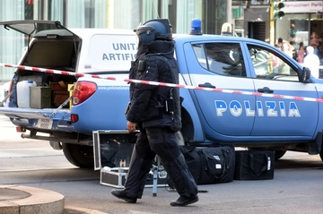 Roma, allarme bomba in quattro scuole: chiesto un riscatto in bitcoin