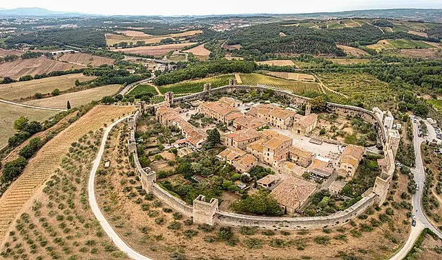 Storia, architettura e arte nei borghi intorno a Siena