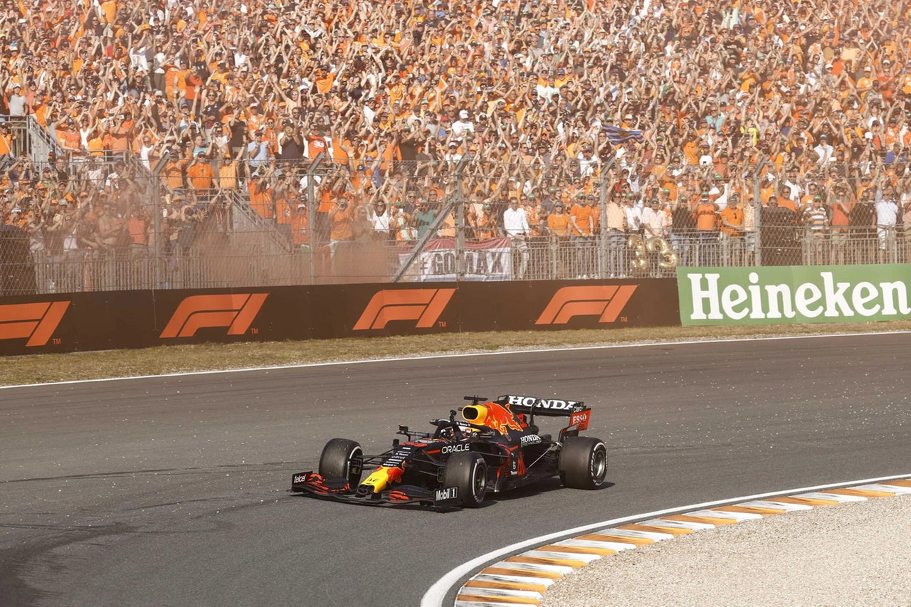 Max Verstappen, festa arancione sugli spalti (Ansa)