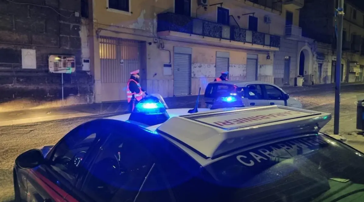 Napoli, rapina in sala scommesse nella notte: ferito un dipendente