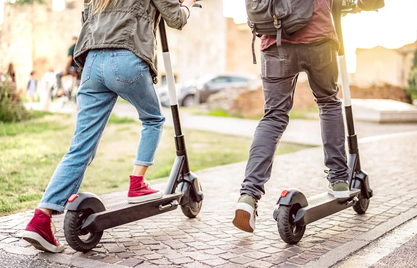 La guida definitiva ai monopattini: sicurezza, accessori, consumi,  differenza con bici elettriche e consigli 