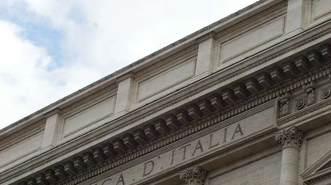 Intesa, cede quota Bankitalia a soci