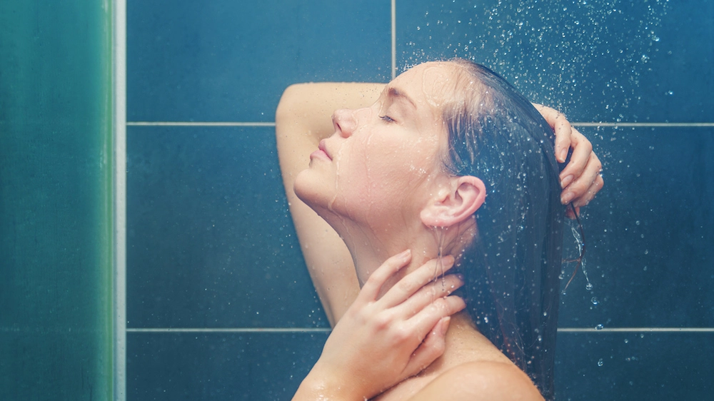 Lavarsi più di due volte la settimana aumenta i rischi di malattie- foto carol anne istock