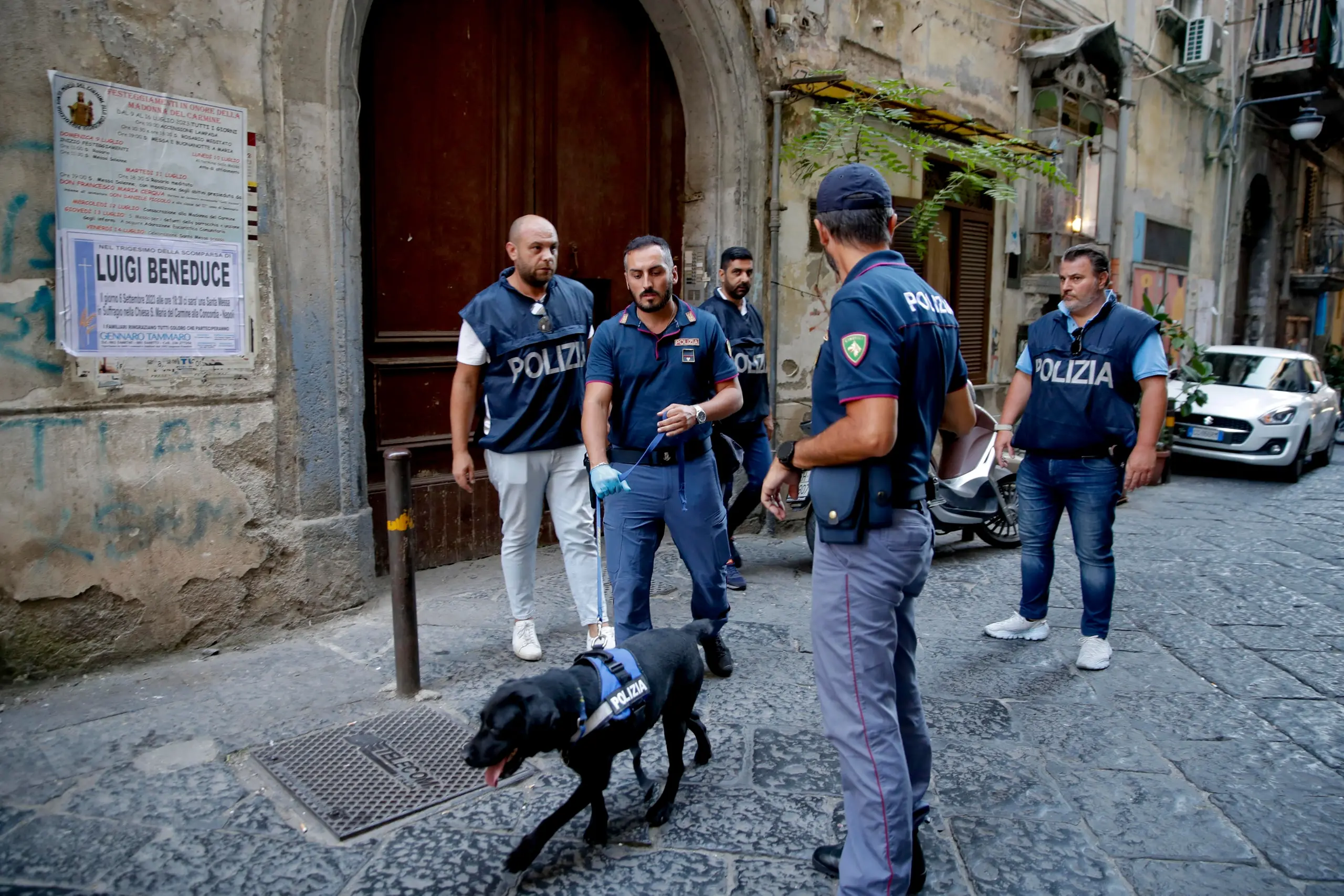 Napoli, blitz ad “alto impatto” nei Quartieri Spagnoli: perquisizioni e  controlli a Montecalvario per trovare armi e droga