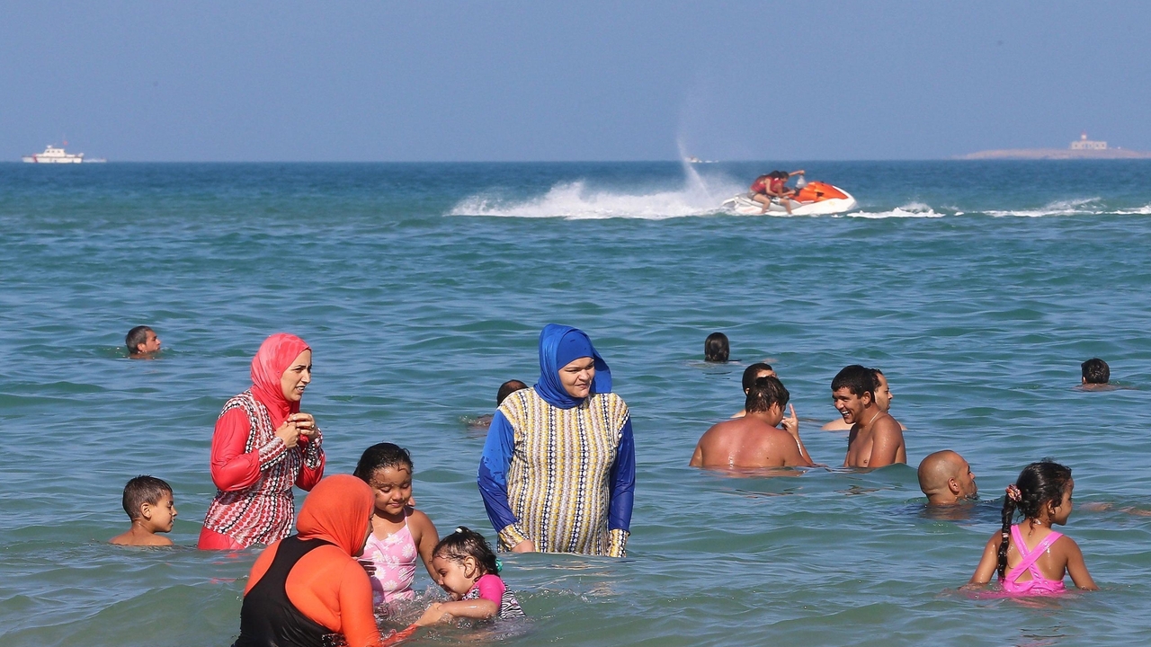 Monfalcone: il sindaco annuncia una stretta sul burkini delle musulmane