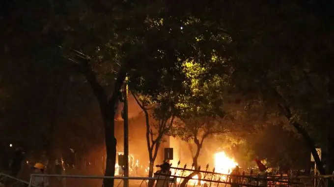 Paraguay, manifestanti dentro Parlamento