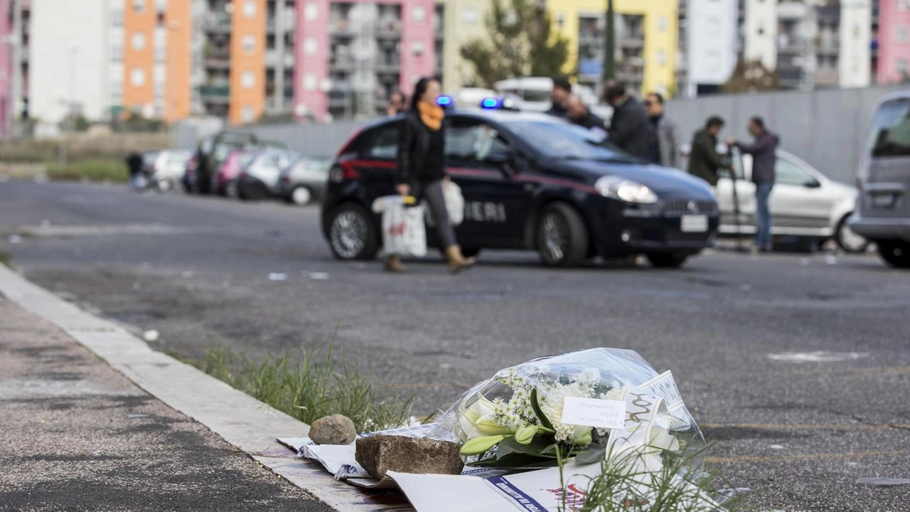 Roma, due giovani uccisi a colpi di pistola (Ansa)