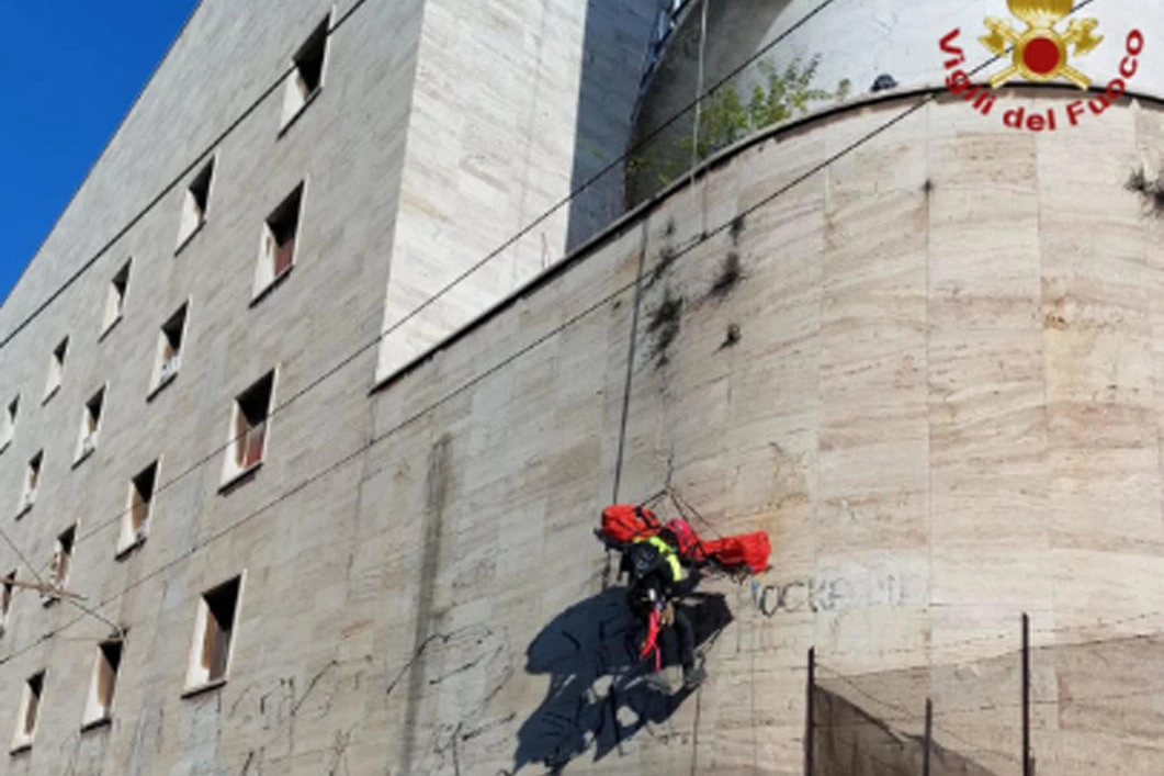 La torre Santa Bibiana dalla quale uno studente francese di 21 anni è precipitato e morto