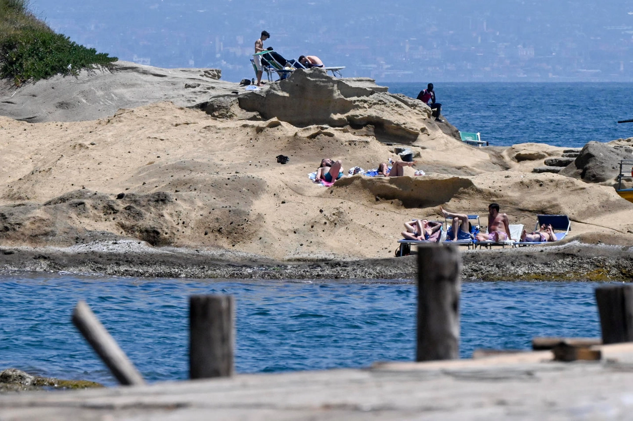 Il promontorio di tufo a Marechiaro a Napoli, noto come 'Lo scoglione'